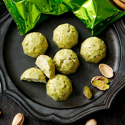 成城石井 ピスタチオのクランチチョコ～カカオ33%ホワイトチョコ使用～ 92g×3個(個包装込) | D+2 - Image 3